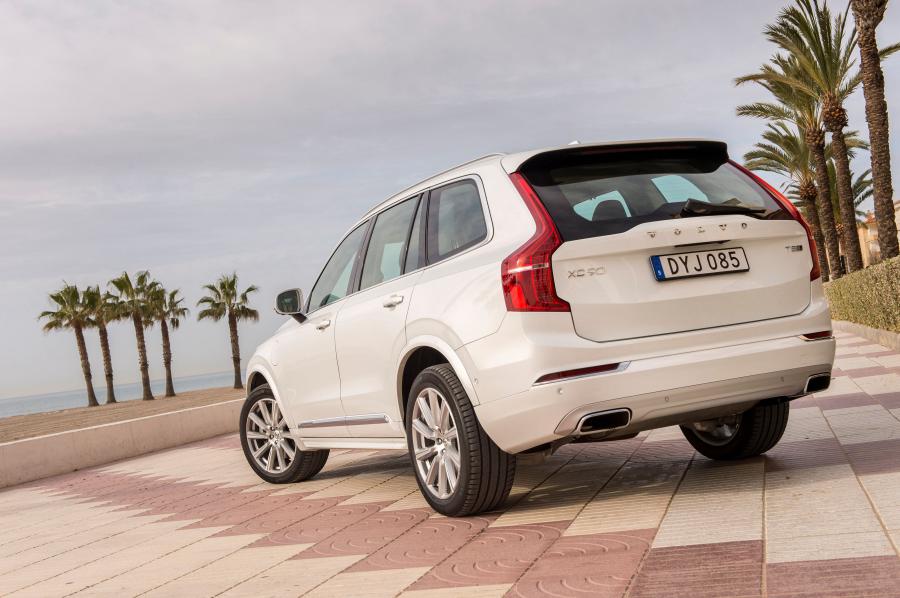  Volvo XC90 T8 2015 года  (фото 15 из 20)